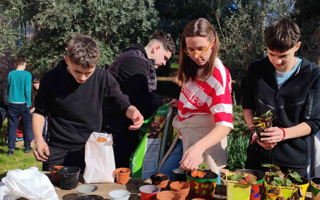  Praktična nastava u školskom vrtu iz Biologije! 